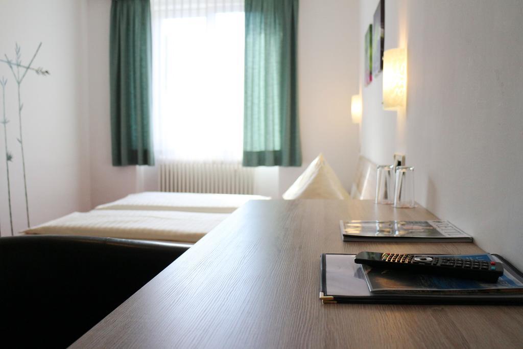 Hotel Gasthof Kasino Villach Værelse billede